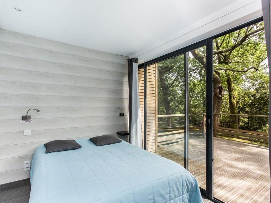 Three-Bedroom House,1131632733:JPEG